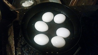 フライパンで、ゆで卵を作る方法